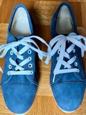 Blue Suede Lace-Up Fashion Sneakers